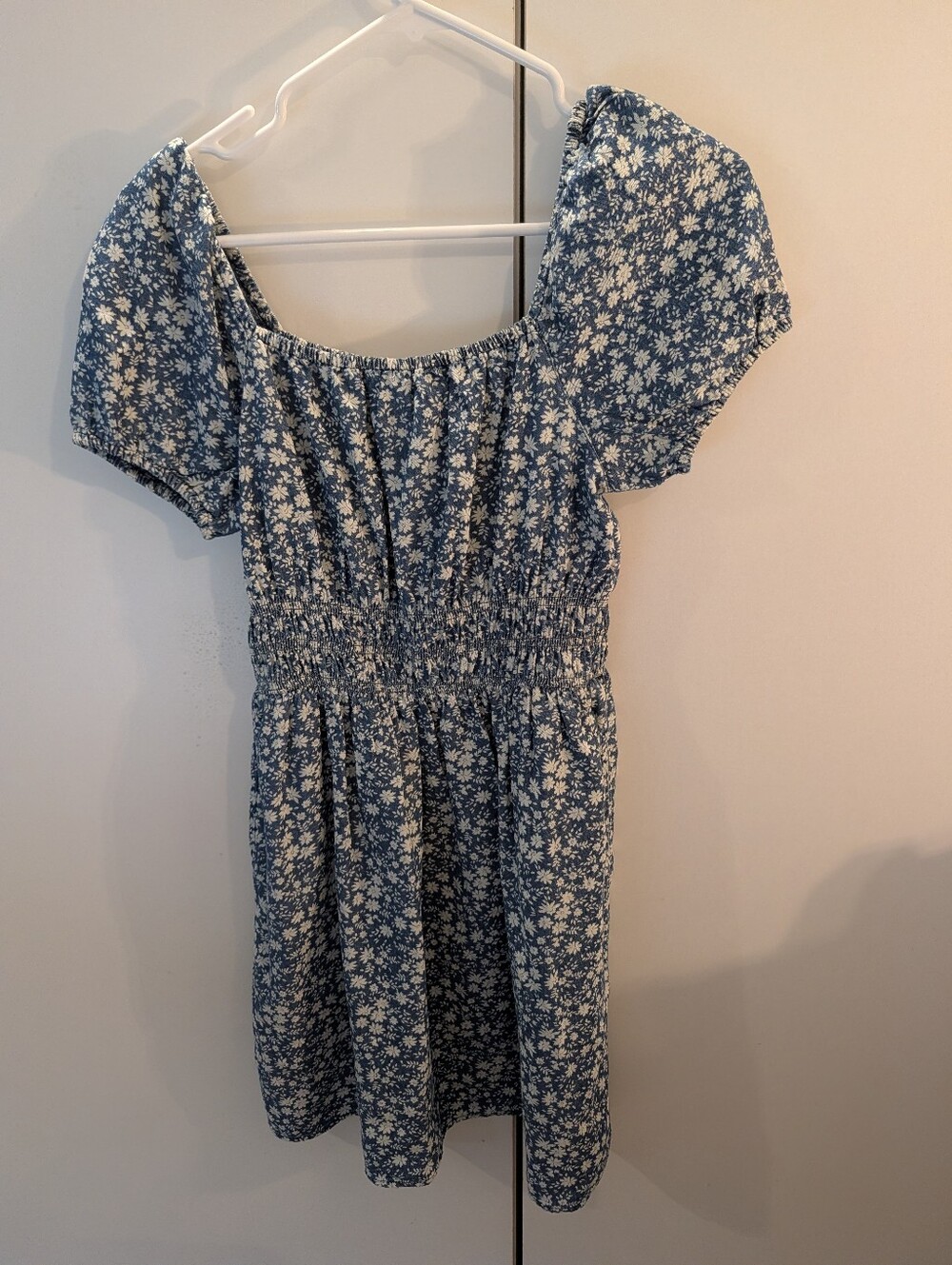 American Eagle Woman's XS Blue Floral Short-Sleeve Smocked Waist Dress